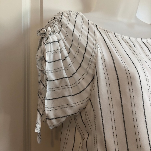 *HP* NWT Banana Republic Factory Ruched Sleeve Top - Picture 2 of 8